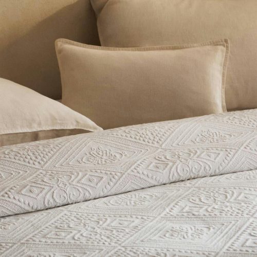 COTTON BEDSPREAD WITH GEOMETRIC DESIGN